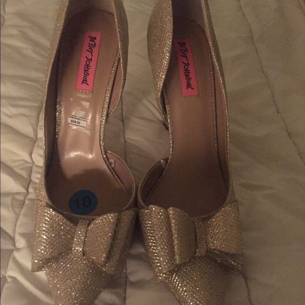 Betsey Johnson Gold Sparkle Shoes With Bow... Gem